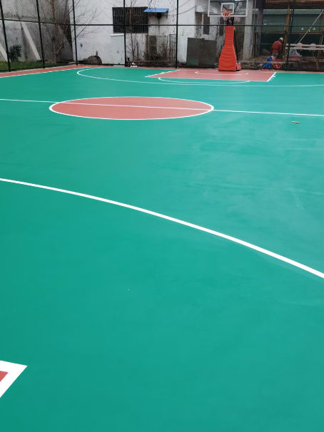 振安 球场长期使用易出现地面开裂
